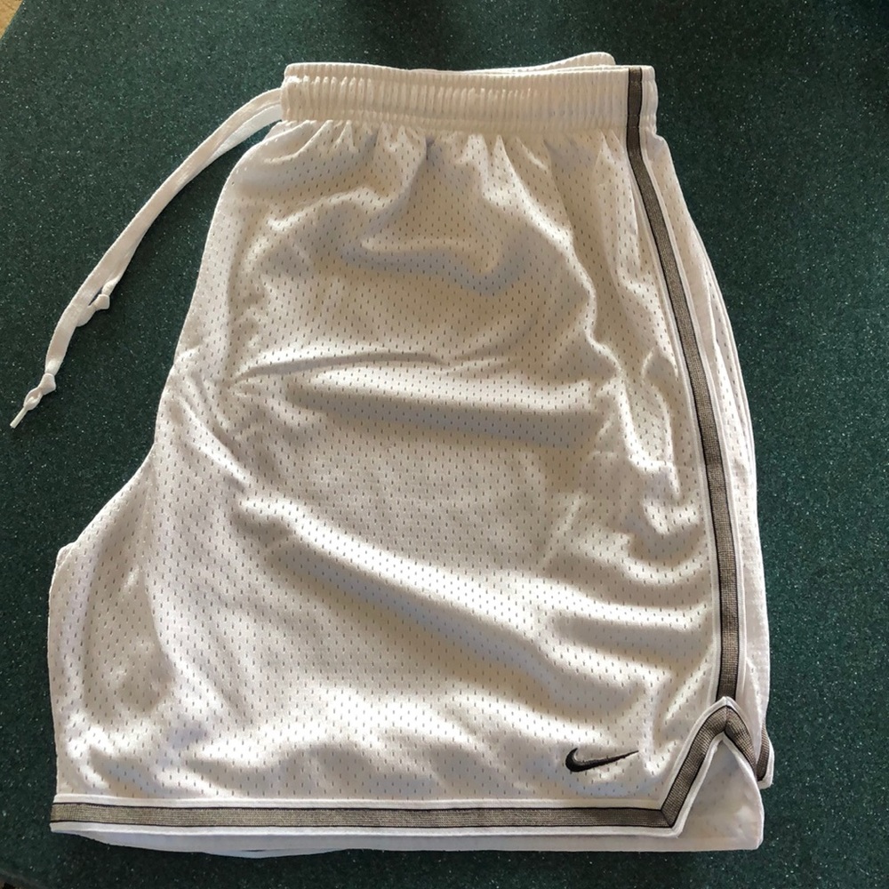Men’s Nike Shorts (Size XL)
